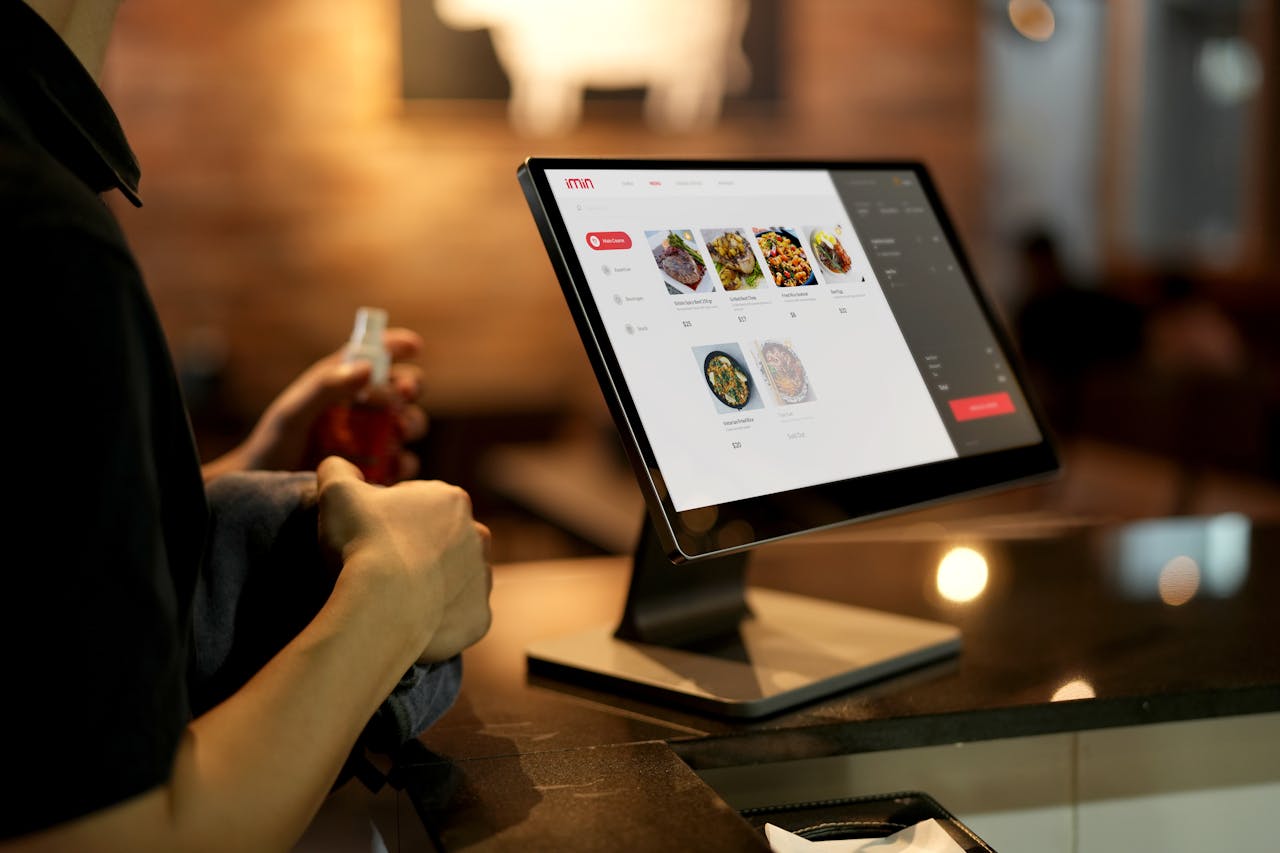 32 inch PCAP touch monitor